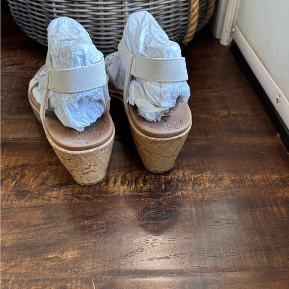 Skechers White Beaded Women's Sandals - Picture 6 of 7